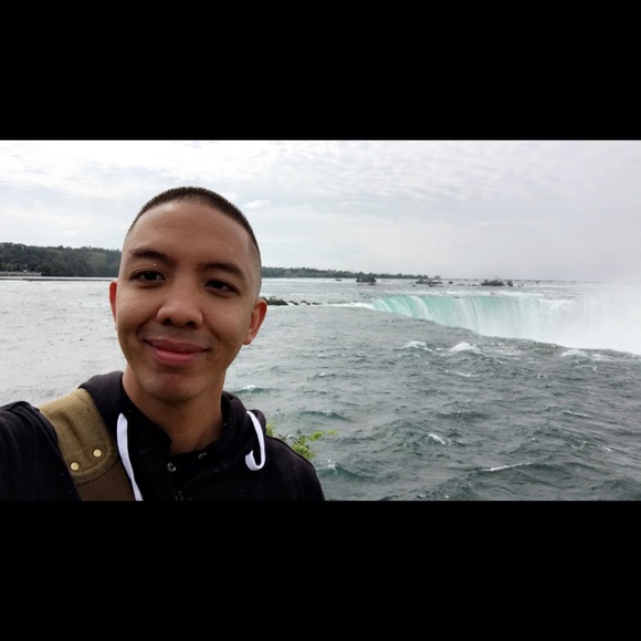 Profile Picture of Chris Frias (@chreez) on Poshmark