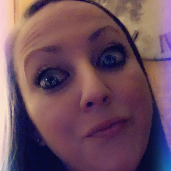 Profile Picture of Christina Froeber (@cfroeber) on Poshmark