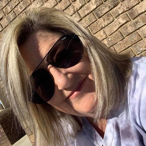 Profile Picture of April Tolbert (@nursejanefuzzy) on Poshmark