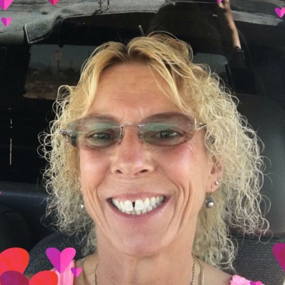 Profile Picture of Pamela Beyette (@pamelamary) on Poshmark