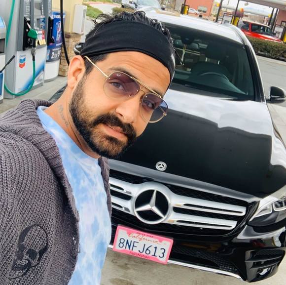 Profile Picture of Simranjeet Singh (@mickyaneja) on Poshmark