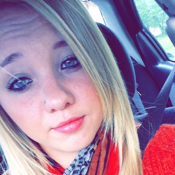 Profile Picture of Jessica Kirby (@shy13) on Poshmark