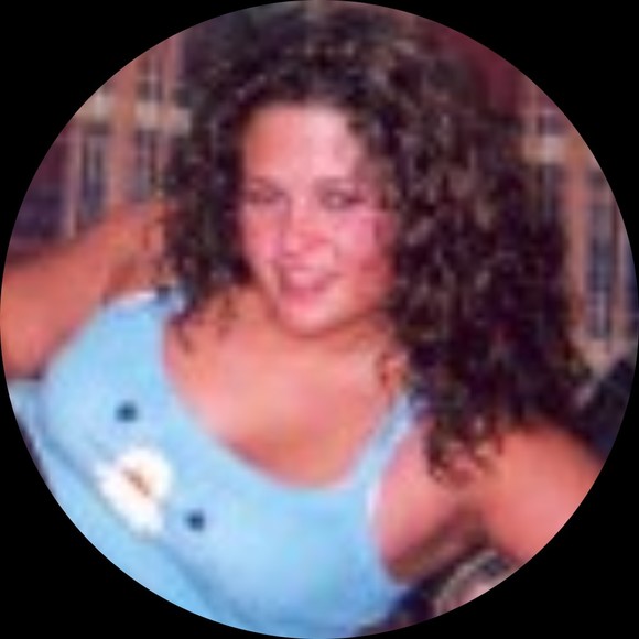 Profile Picture of Dori Holmes (@dori_holmes) on Poshmark