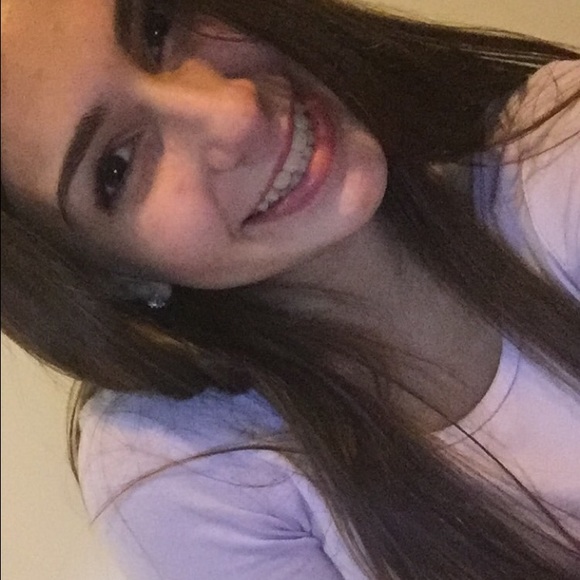 Profile Picture of Rose Zinno (@rosiezzz) on Poshmark