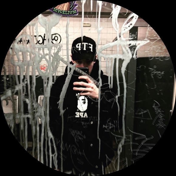 Profile Picture of Matt Budd (@buddzzzcloset) on Poshmark