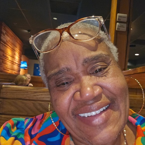 Profile Picture of Andrelia Gooch williams (@andreliag52) on Poshmark