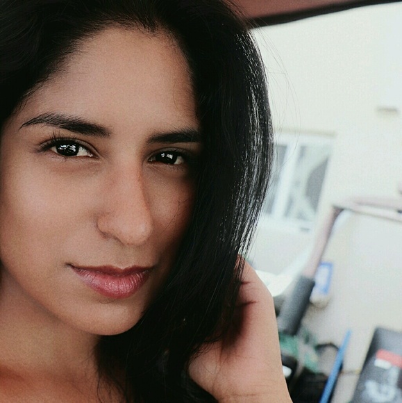 Profile Picture of Cecilia Paz (@cecipaz13) on Poshmark