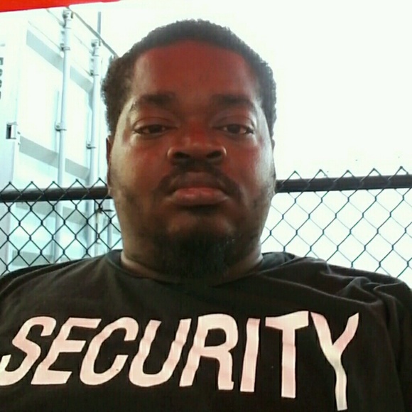 Profile Picture of Darryl Alston (@dmoneybeats410) on Poshmark