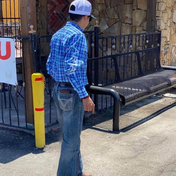 Profile Picture of Daniel Piñon (@danielpov6) on Poshmark