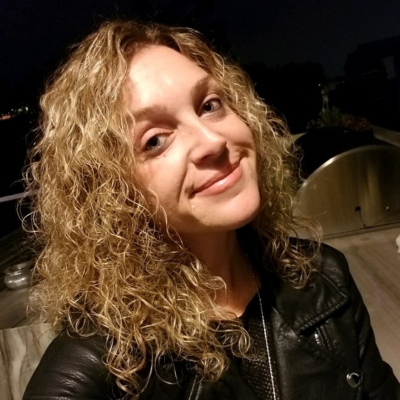 Profile Picture of Lori Koubikian (@lkoubikian) on Poshmark