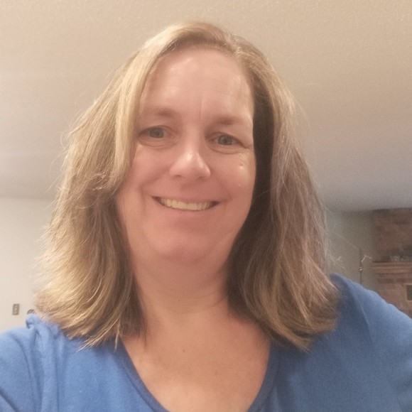 Profile Picture of Dawn Holt (@dawnsue3) on Poshmark