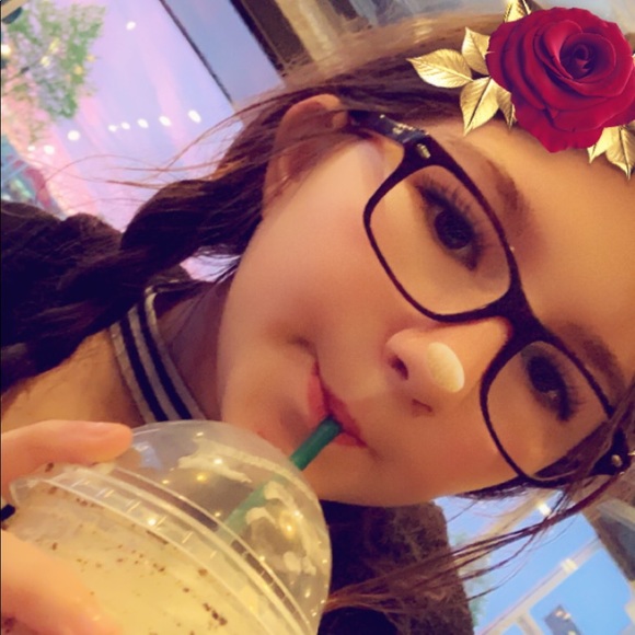 Profile Picture of Joslyn Wenckebach (@paris29900) on Poshmark