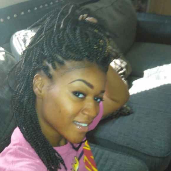 Profile Picture of Adrianne Yarbrough (@adrianne3290) on Poshmark