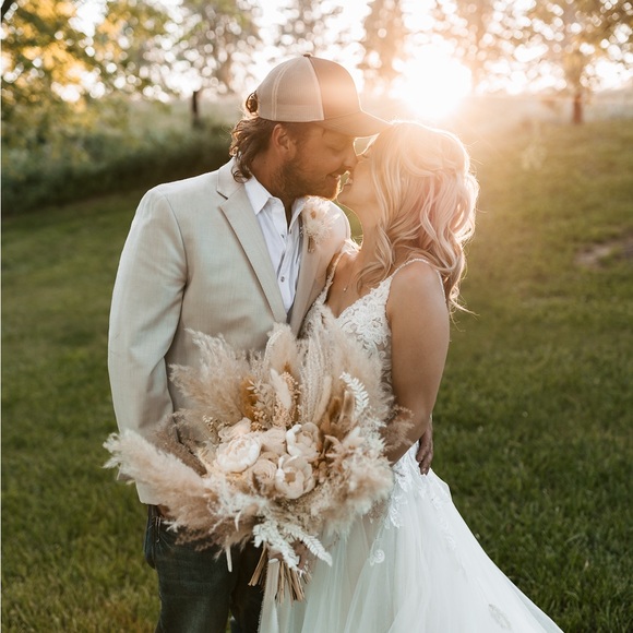 Profile Picture of Shannon Neddermeyer (@sfortune285) on Poshmark