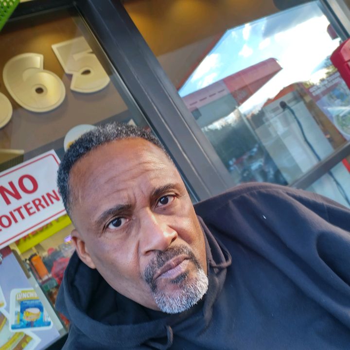 Profile Picture of Dee Bee (@darrylbeale) on Tiktok