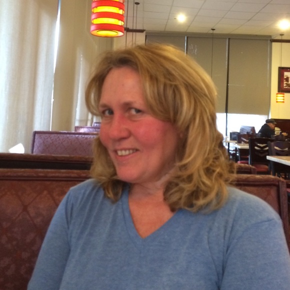 Profile Picture of Karen Marchetto (@jerseygirl2016) on Poshmark