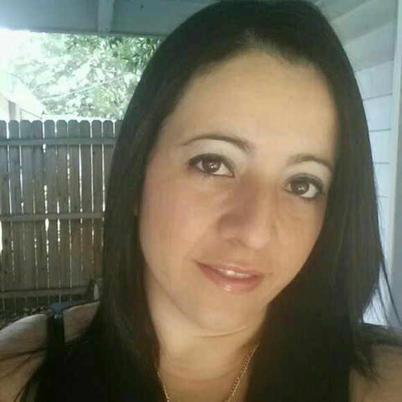 Profile Photo of Jeanette Martinez (@jeanettespm) on Poshmark