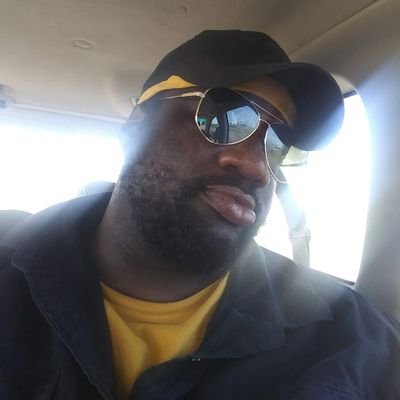 Profile Picture of Robert C Bassett (@Chitownstunna) on Twitter