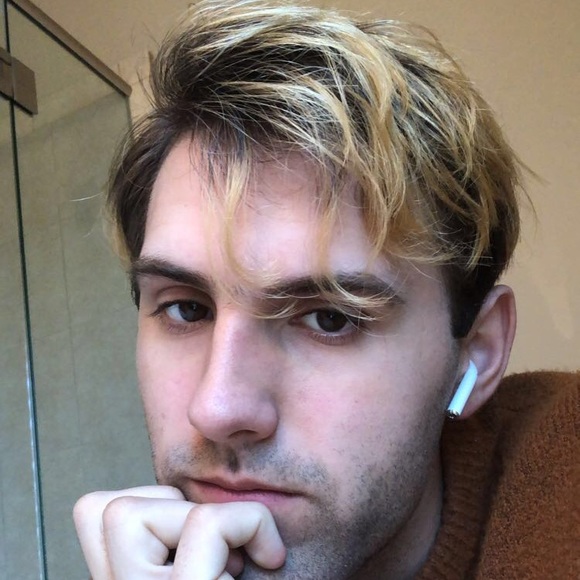Profile Picture of David Auer (@davidhour) on Poshmark