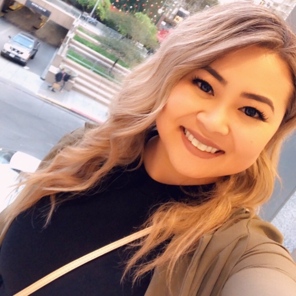 Profile Picture of Cindy Tong (@ctong89) on Poshmark