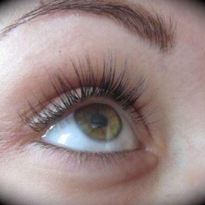 Profile Picture of Suzanne Barclay (@LashBrowExpert) on Twitter