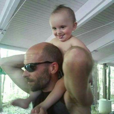 Profile Picture of Larry Strayer (@papastray) on Twitter