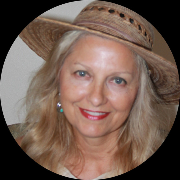 Profile Picture of Linda Acaster (@sellercast) on Poshmark