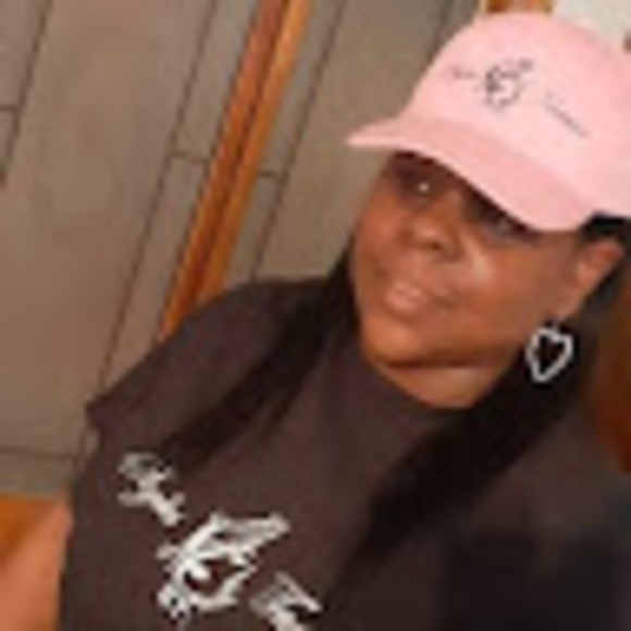 Profile Picture of Tamara Poole (@tamarapoole659) on Poshmark