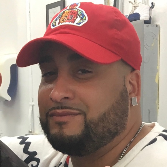 Profile Picture of Jonathan Rosario (@jaepicaso) on Poshmark