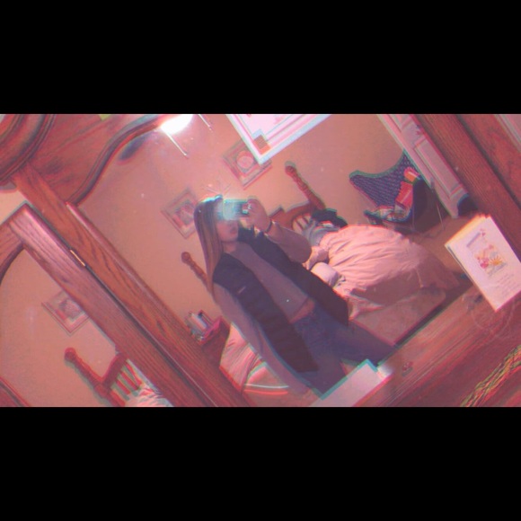 Profile Picture of Mikaela Poppler (@mikkpops) on Poshmark