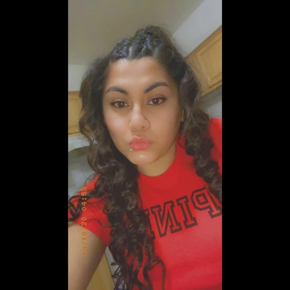 Profile Picture of Cristal Perez (@cristalperez578) on Poshmark