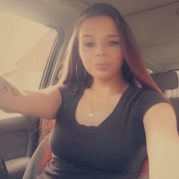 Profile Picture of Amber Rish (@ambernr1994) on Poshmark