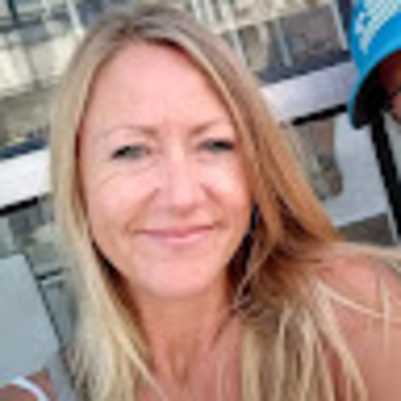 Profile Picture of Keely Koester (@kkoester76) on Poshmark