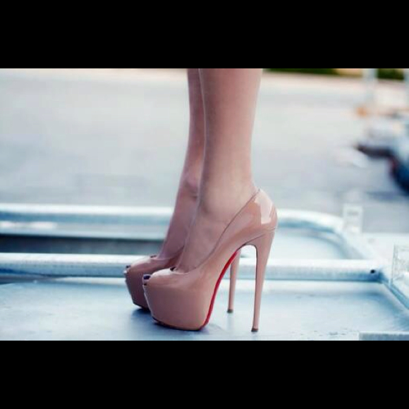 Profile Picture of Ana Bautista (@anarose) on Poshmark