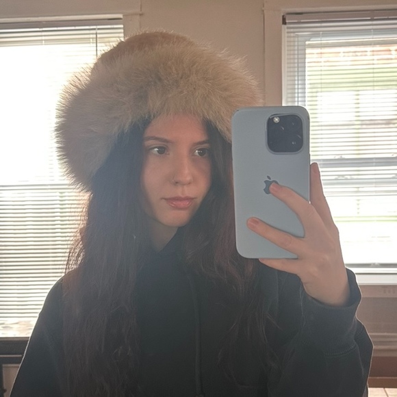 Profile Picture of Veronica Chakov (@veronicarae1995) on Poshmark