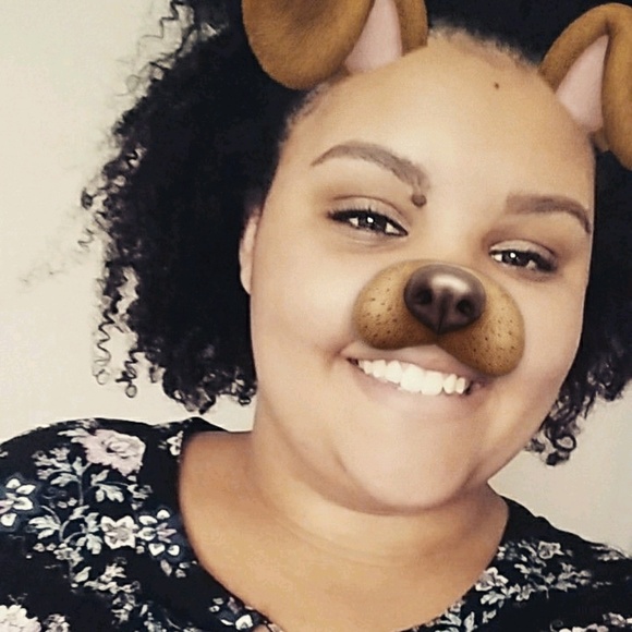 Mya Janczak - Poshmark Profile Picture of Mya Janczak (@mya_love25) on Poshmark