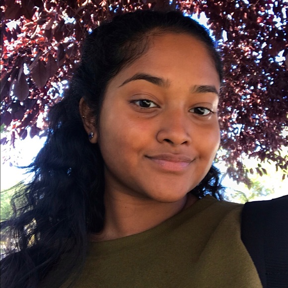 Profile Picture of Shaaruha Pushparajah (@shaaruha) on Poshmark