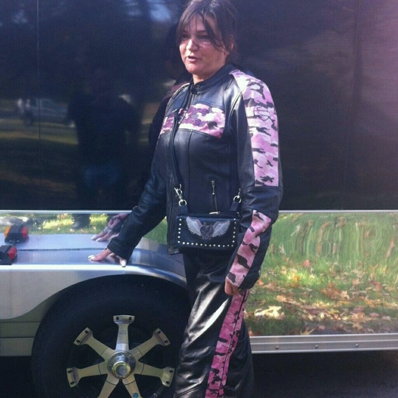 Profile Picture of Lori Cifradella (@ldcif) on Poshmark