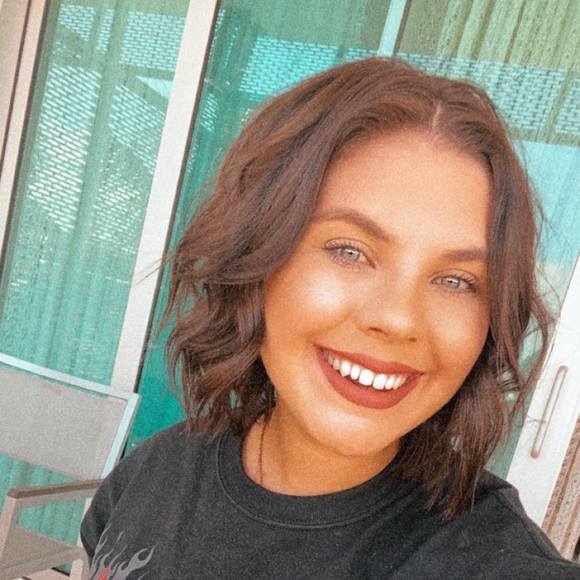 Profile Picture of Alexia Storey (@lexi0819) on Poshmark