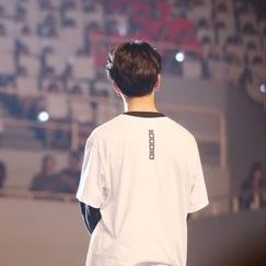 Profile Picture of Phan Hoàng Đan Uyên (@alice_phan14) on Twitter