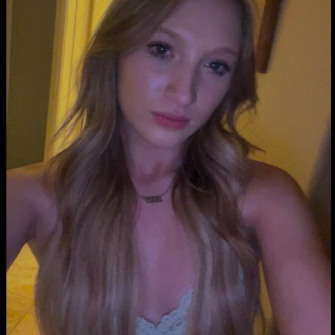 Profile Picture of G (@graceesharp) on Tiktok