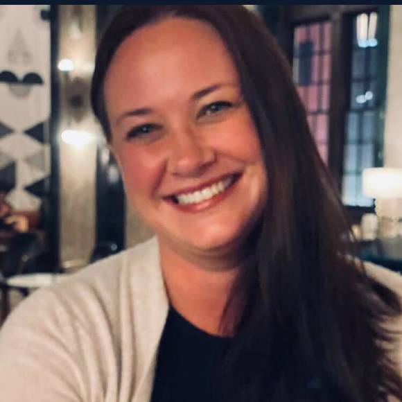 Profile Picture of Lindsey Lazaroff (@llazaroff) on Poshmark