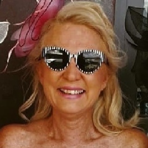 Profile Picture of Maxine Gower (@maxinegower) on Poshmark