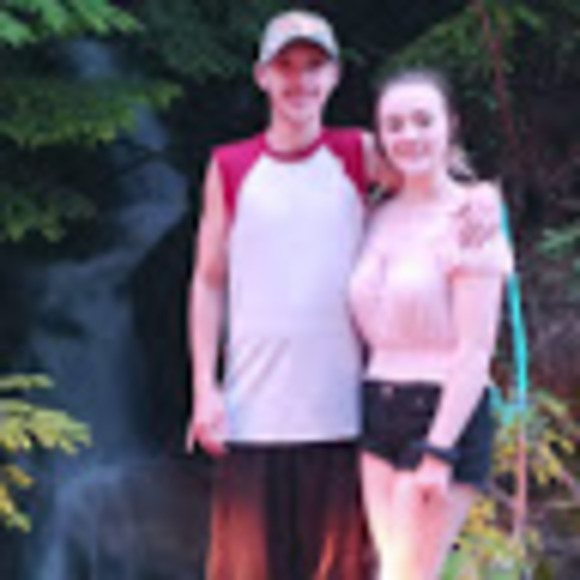 Profile Picture of April Thompson (@brntchikennuget) on Poshmark