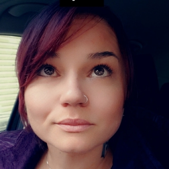 Profile Picture of Jacki Redding (@madamjacki) on Poshmark