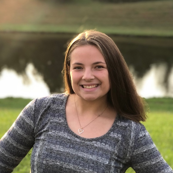 Profile Picture of Sydney Etris (@setris02) on Poshmark