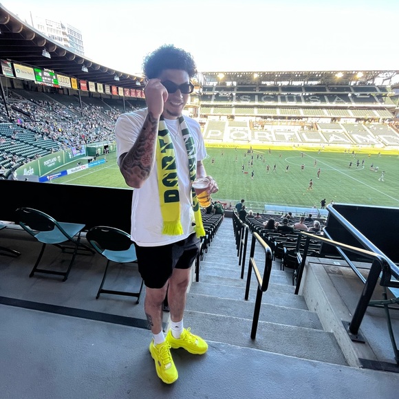 Profile Picture of Daniel Diamond iii (@kingdiamond03) on Poshmark