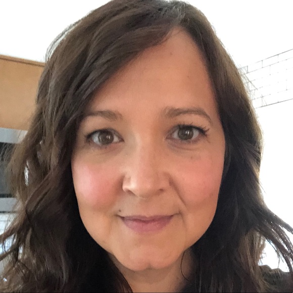 Profile Picture of Cari Maciolek (@caripicked) on Poshmark