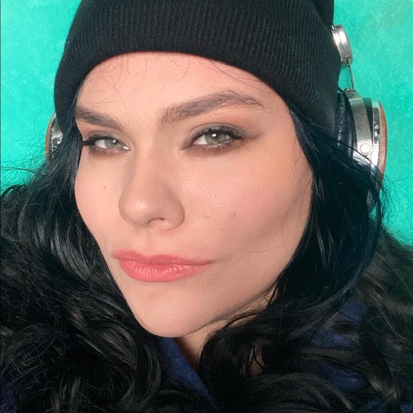 Profile Picture of Shay Morgan (@devastatia) on Poshmark