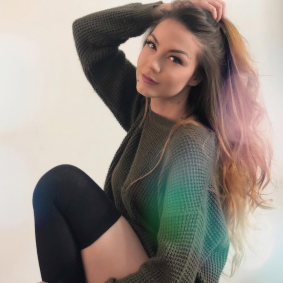 Profile Picture of Ashly Vandale (@ashlyfletcher1) on Poshmark